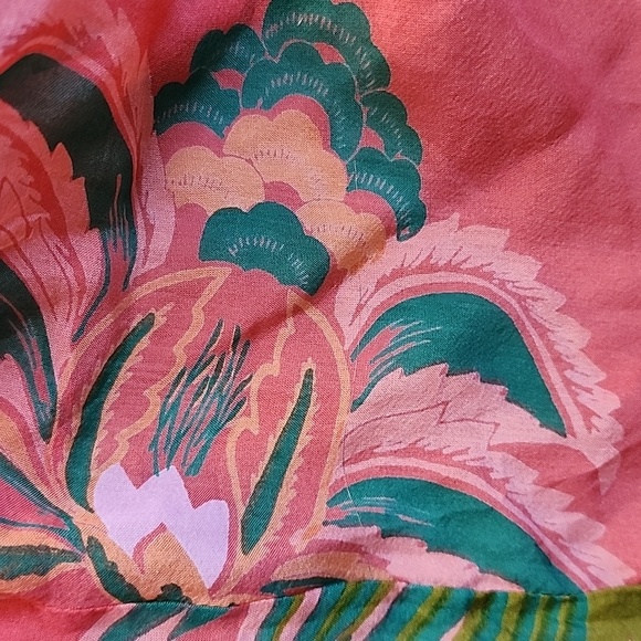 BANJANAN TOP - Picture 9 of 11